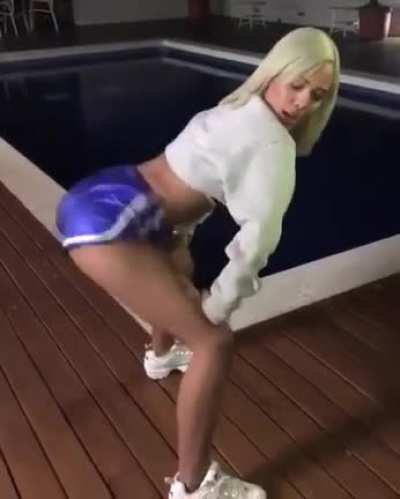 Güzel bulduğum bir twerk'ü paylaşmak istedim