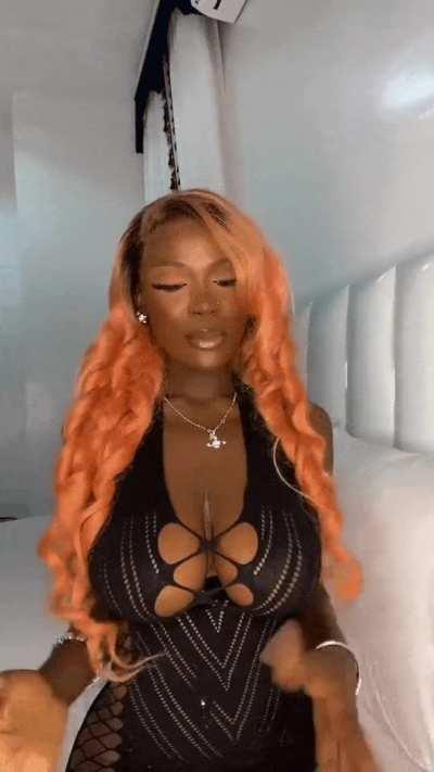 Baddie carrying some serious heat