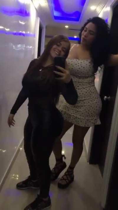 La pekas comenzó a poner todas sus fotos en privado y borrar varías, ojalá tengan respaldo de ese culote 🍑😪