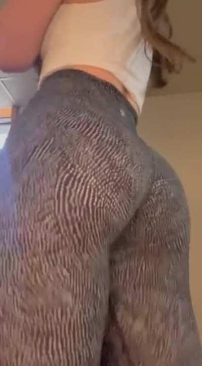 do you prefer pattern or solid leggings?