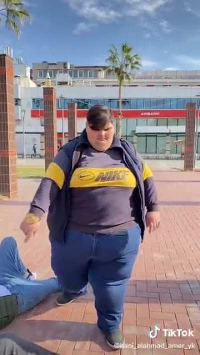 M'goodboi encounters trouble en route to tendie town