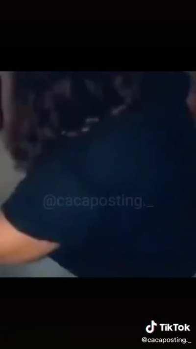 Losiento pero lo encontré y no paro de reírme xd