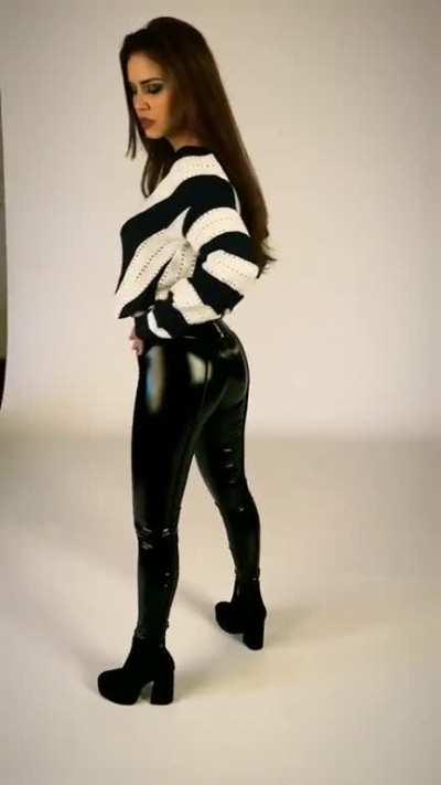 Black 🖤 or Red ❤️?