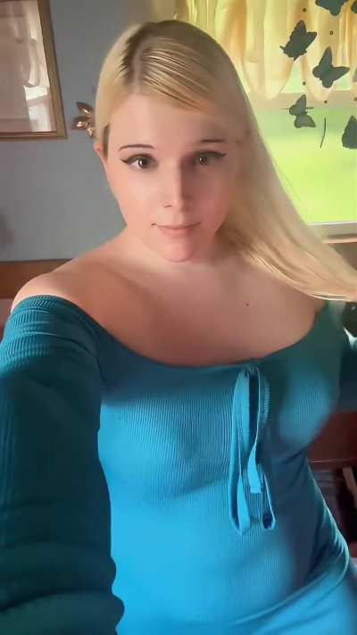 31 [F] cool colors in warm weather 💖