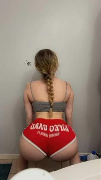 Hips tiktok when I dance