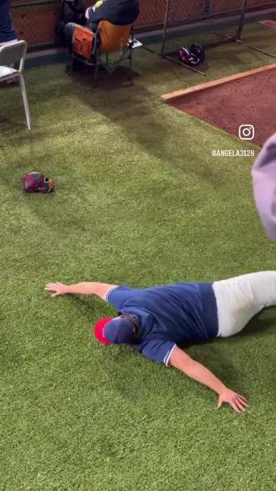 Here’s Kershaw in the bullpen during the Italy game. It’s a shame we might not see the Dodger goat pitch one last time in WBC though..