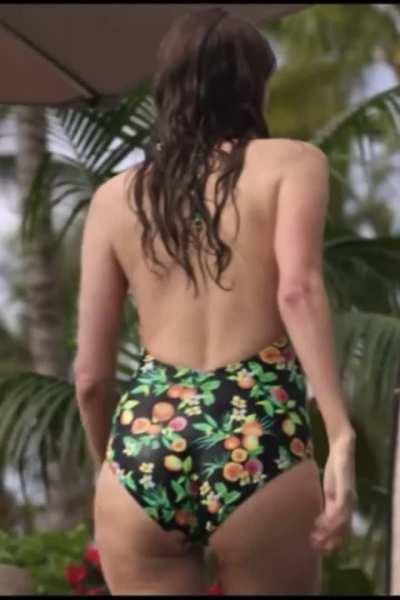 Lauren Lapkus’ ass in Wrong Missy