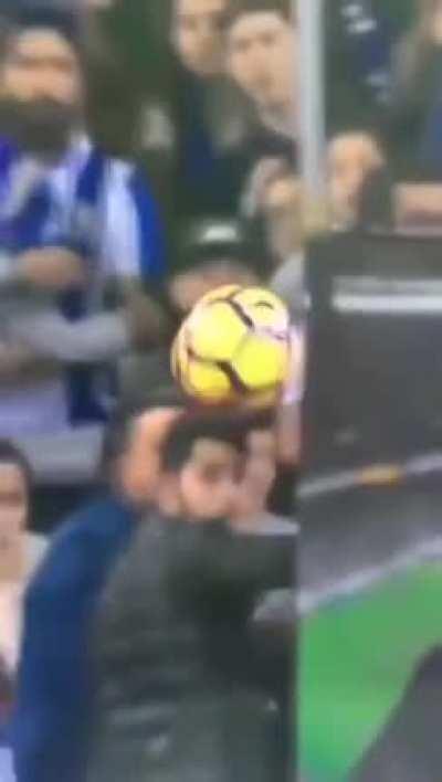 Such amazing tracking by the cameraman!