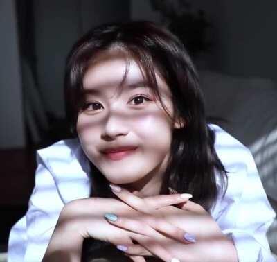 210329 - Sana is too pretty!