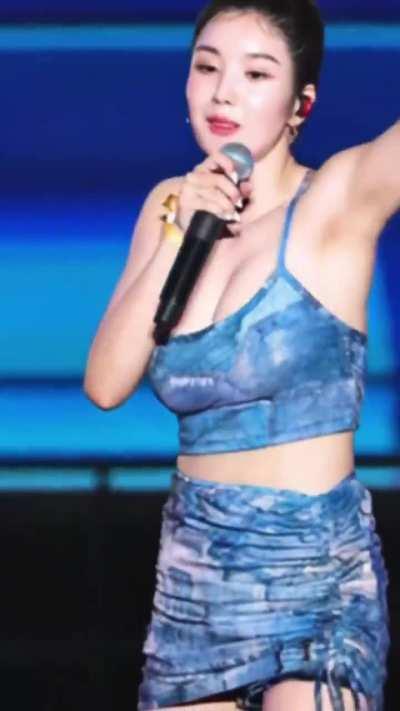 It is hard to resist such a mesmerizing beauty ~ the queen eunbig