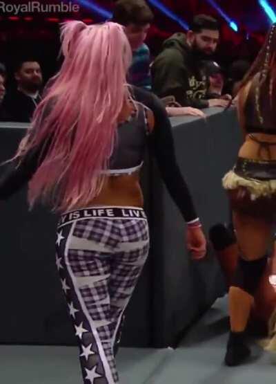 I miss Liv with pink hair