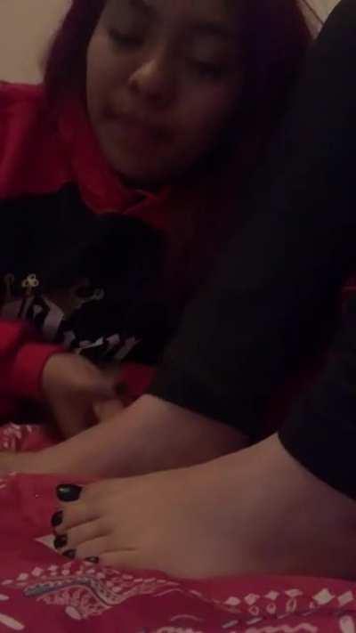My friend let me suck her toes 🤪