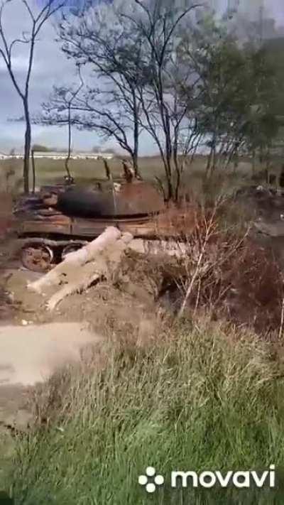 A Russian T-62M tank was destroyed by the Ukrainian army in Khreshchenivka, Kherson Oblast.