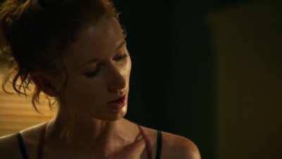 Ana Alexander and Jill Evyn in 'Chemistry' S1E9