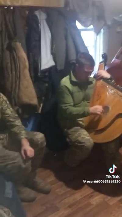 Nothing Else Matters played by Ukrainian solider on bandura, Ukrainian national instrument