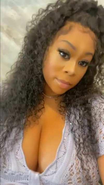 Bootz (@larissatheone)