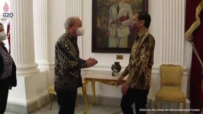 uncultured west*id 😨🤢🤮 vs chad cultured asean 🤩😍😎😂🥳