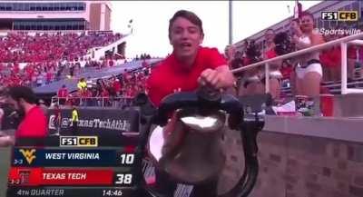 What’s going on here👀??