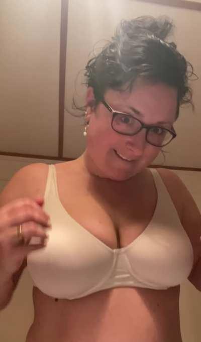 Is it okay if I interrupt your scrolling with a shot of my tits