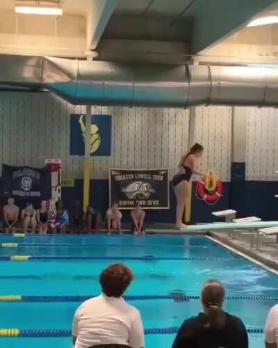 Mind blowing dive 😵