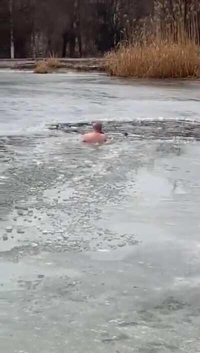 Russian man turns into icebreaker to save a stray dog