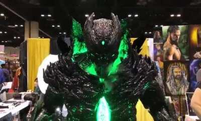 Imagine walking by this thing😰