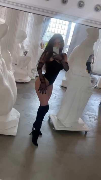 Barely Legal and Booty ful girl who loves high heel