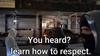 New Yorker goes 1v20 vs. a migrant center. NYPD detains him and takes his camera for standing his ground.