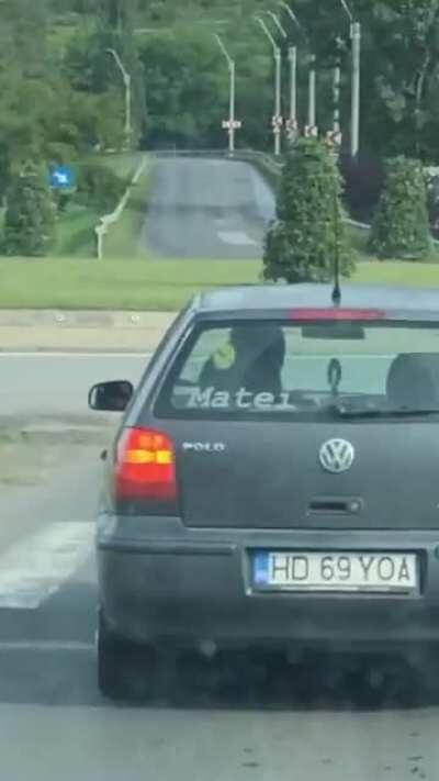 Numele scris pe lunetă