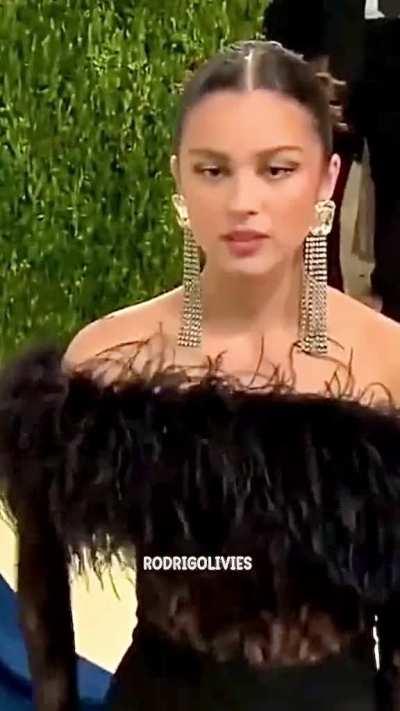 Full body Met Gala showcase: face, underboob, legs, feet, ass