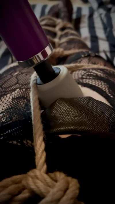 Selfpleasure in ropes [f]