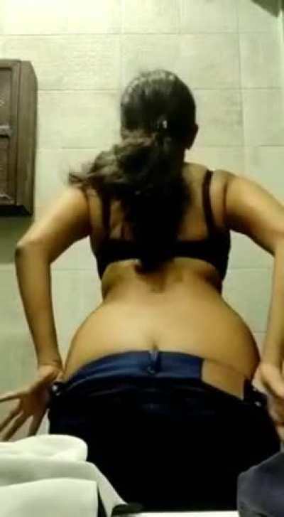 Desi Famous Bigg Boobs Mallu Bhabhi Complete Sexy Nudes Collection 😍❤️ [72 Videos + Pics = Check Comments for Link 📩]