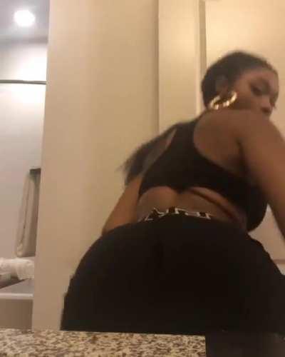 armani caesar twerking