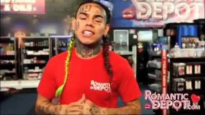 Lil Dirt doesn't respect a woman's boundaries. Threatening India and saying that 😺 is forever his. He needs to learn how to respect women, like 6ix9ine does.