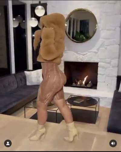 give it to us slow 😩😩