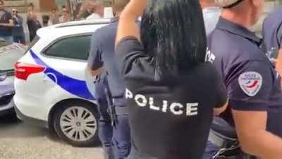 Viral female police officer