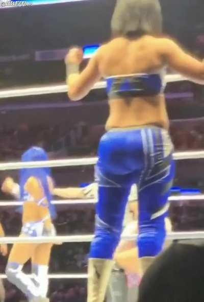 great camera work aiming it at her huge ass