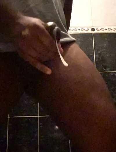 Big legs creates big cumshots