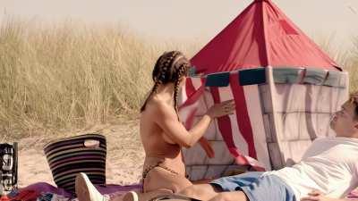 Stephania Potalivo topløs i Sjit Happens