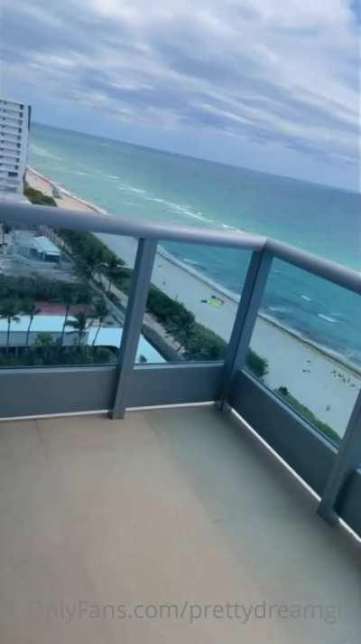 Hot AF 😍🍑💦 Grab her updated content in comment