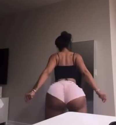 My new favorite video of her😻😻😻