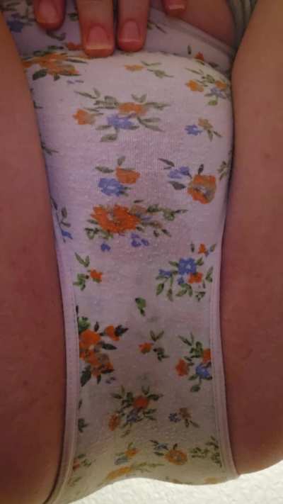 Come lick up my pussy juices for me daddy. 23F