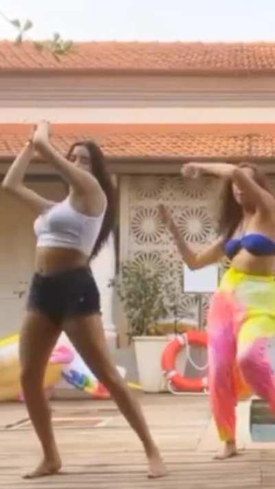 Janhvi Kapoor dance moves in slo mo