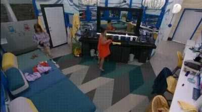 Rubina BB26 Towel Slip GIF