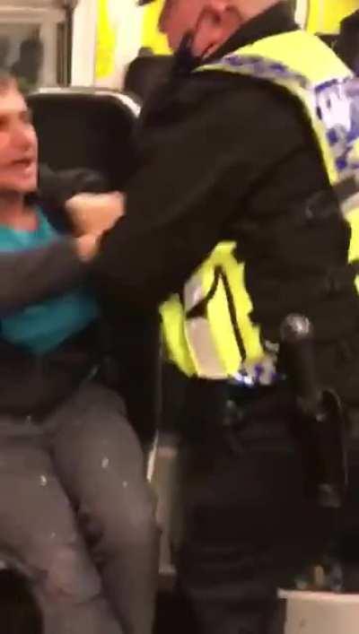 Guy refusing to wear mask.