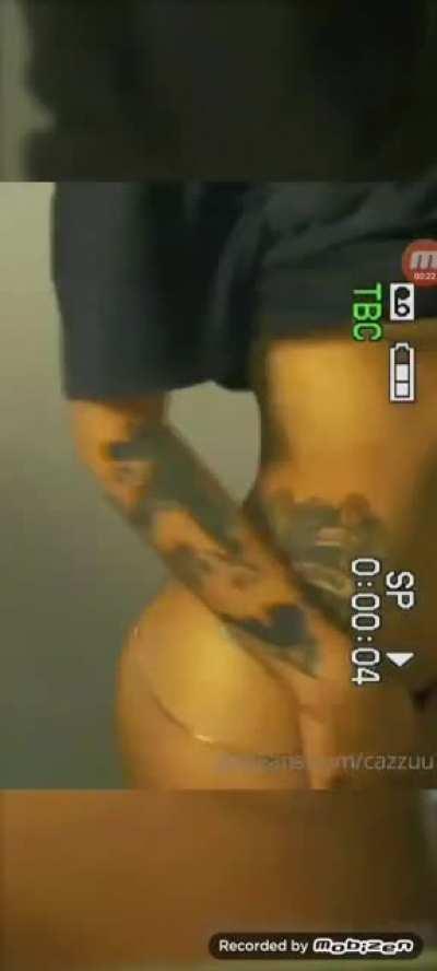 Un video de cazzu