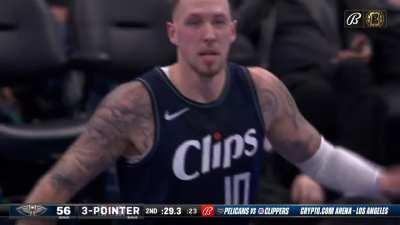 [Highlight] Daniel Theis shows off his range and hits the three-pointer to cut the Pelicans lead to 1! Pelicans were once up 21!