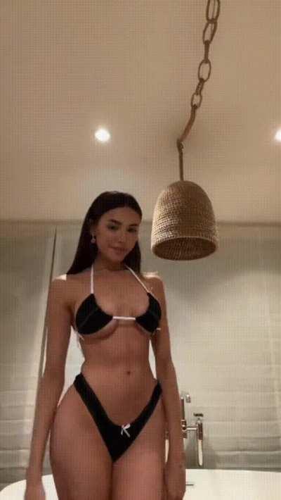 Madison Beer showing off her best asset