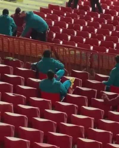 Koliki retard i idiot moraš biti da govoriš ovo ljudskom biću...