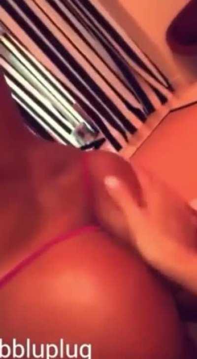 Use that ass as a pillow every night 🍑🛏